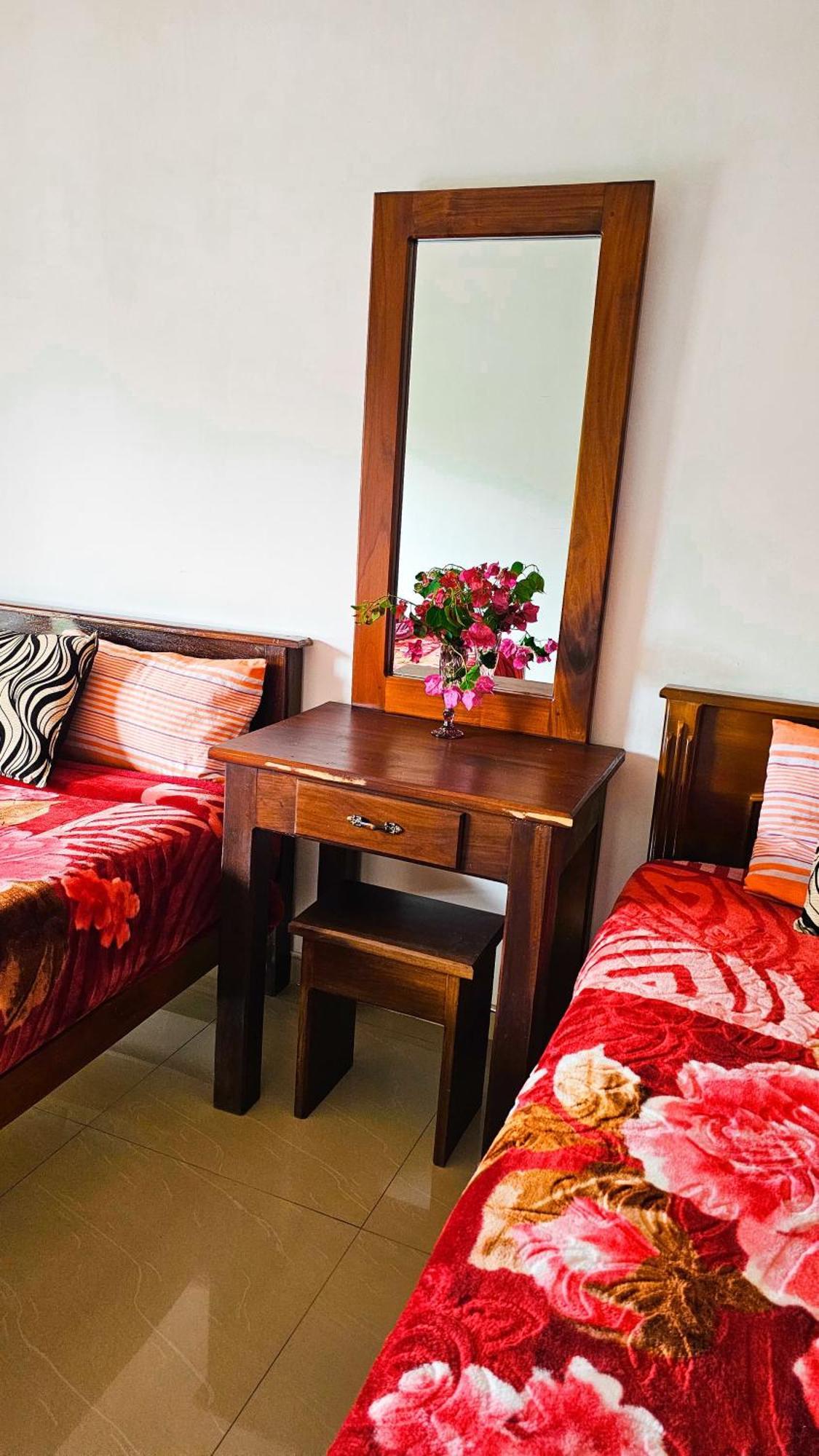 Adams Peak Grand Hotell Nallathanniya Exteriör bild