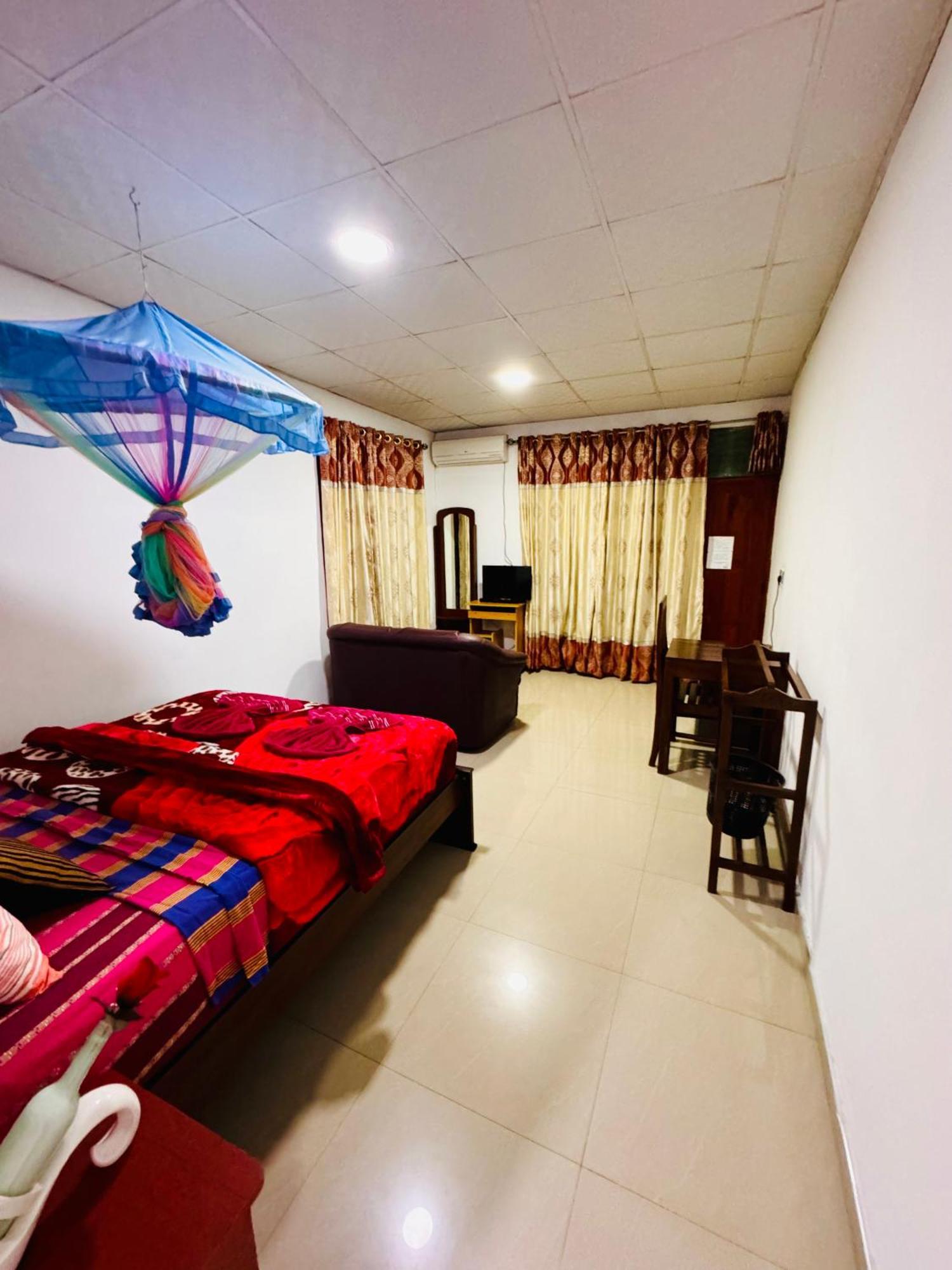 Adams Peak Grand Hotell Nallathanniya Exteriör bild