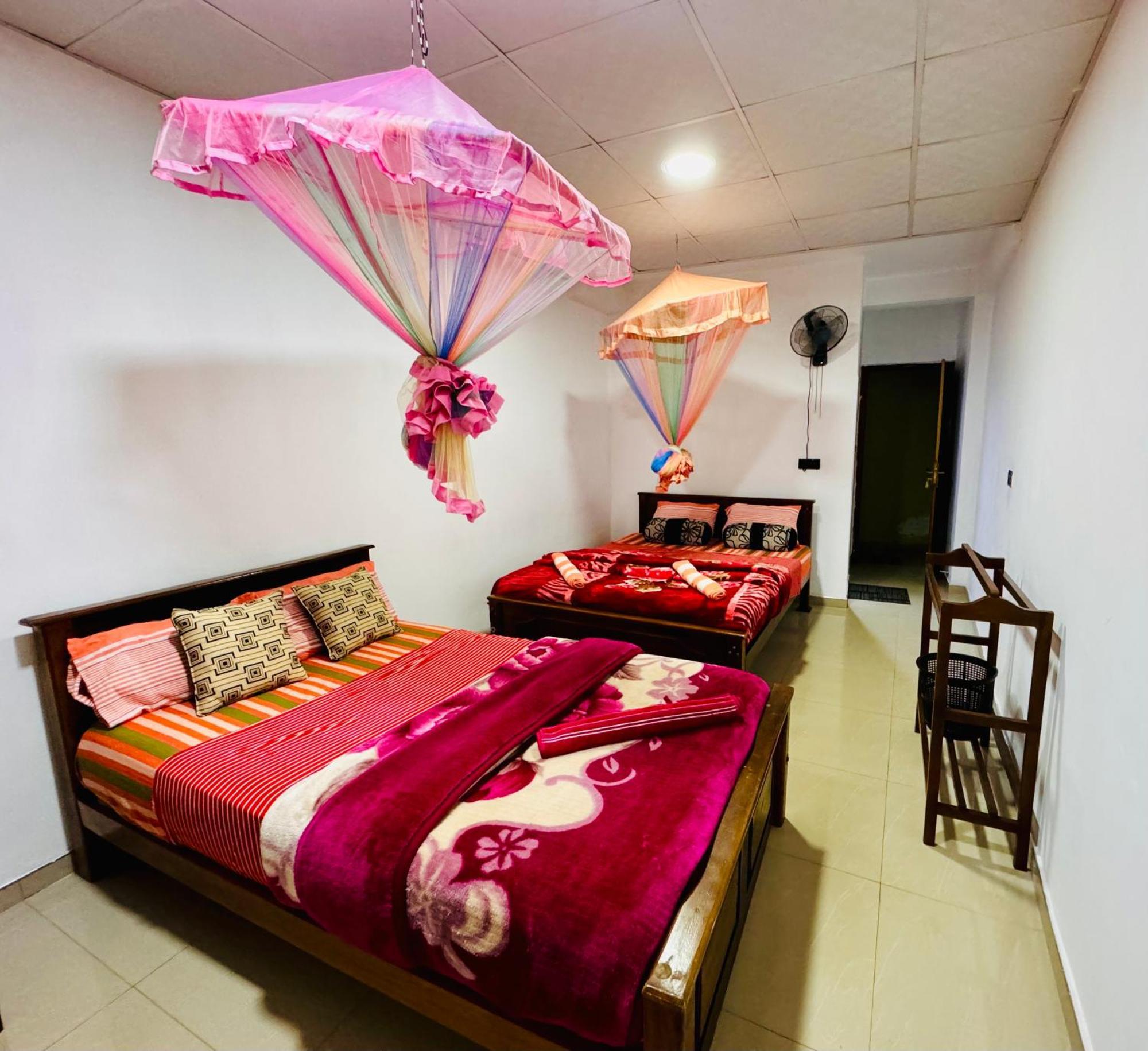 Adams Peak Grand Hotell Nallathanniya Exteriör bild
